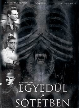 Egyed�l a s�t�tben